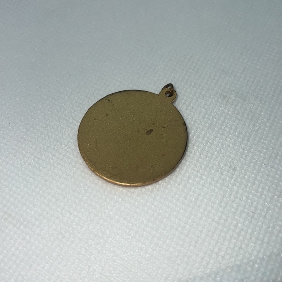 ANTIQUE OLD TIME CAR PENDANT MEDAL GOLD TONE VINTAGE - Picture 4 of 9